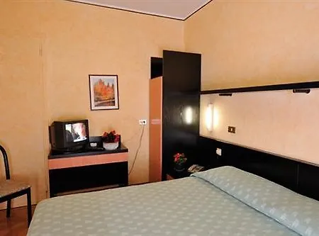 Mon Toc Hotel 2*